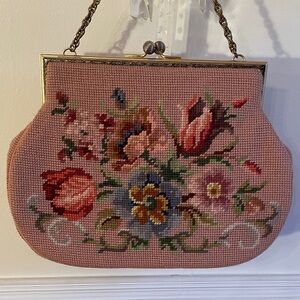 NEEDLEPOINT Vintage handbag with gold chain hardware